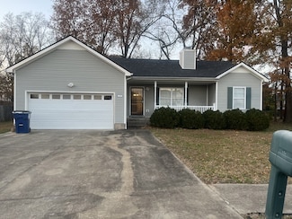 390 Paris Dr, Clarksville, TN 37042