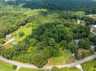 1374 Deal Rd, Burns, TN 37029