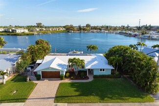 525 Key Royale Dr, Holmes Beach, FL 34217