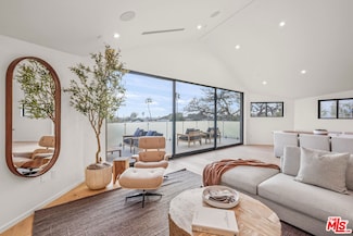 2530 Beverley Ave, Santa Monica, CA 90405