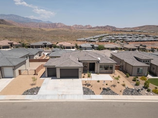 1218 Hawk View Dr, Washington, UT 84780