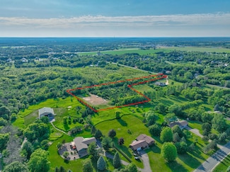 651 Badlands Rd, Hudson, WI 54016