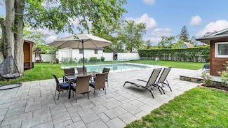 143 Hallock St, Riverhead, NY 11901