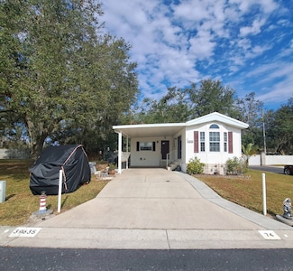 39635 Hazeltine Ave, Zephyrhills, FL 33542