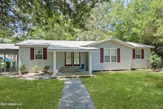529 Pear St, Ocean Springs, MS 39564