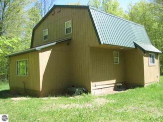 9686 W 28 Rd, Mesick, MI 49668