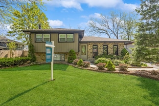 912 Macgregor Rd, Lockport, IL 60441