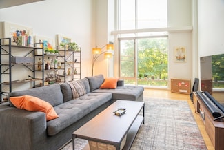 1 Earhart St Unit 312, Cambridge, MA 02141