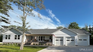 19119 White Pine Ln, Houghton, MI 49931