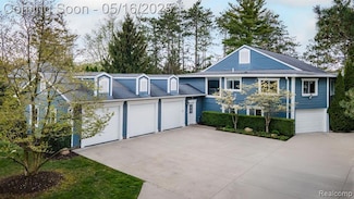 900 Indianwood Rd, Lake Orion, MI 48362
