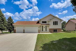 1017 Bluestem Ln, Lester Prairie, MN 55354
