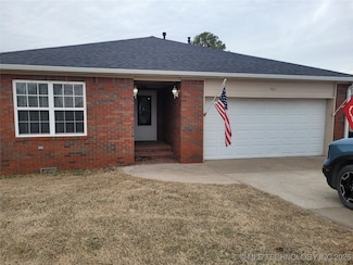 903 S Cherokee St, Locust Grove, OK 74352