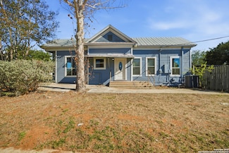 1004 E Colorado St, Pearsall, TX 78061