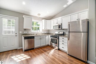 5005 Cedar Condo Ct, Traverse City, MI 49684
