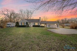 1425 S Crissey Rd, Holland, OH 43528