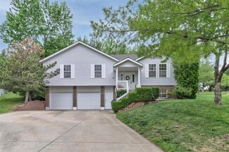 1332 SW Graystone Cir, Grain Valley, MO 64029