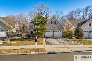 11 Talcott Ct, Kendall Park, NJ 08824