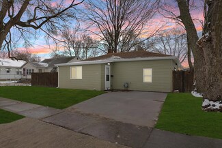 1104 N Walnut St, Champaign, IL 61820