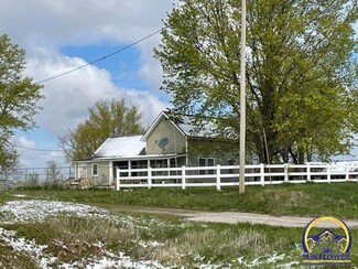 7569 W Lake Rd, Ozawkie, KS 66070