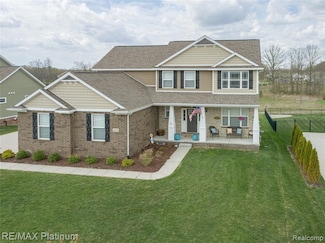 2237 Walnut View Dr, Howell, MI 48855