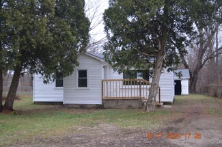 181 Birdie Ave, Benton Harbor, MI 49022