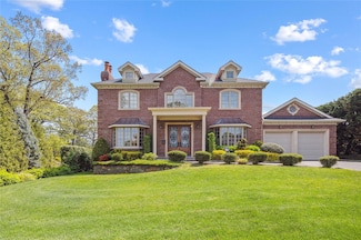 16 Winchester Dr, Manhasset, NY 11030