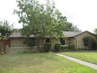 1114 NW 14th St, Grand Prairie, TX 75050