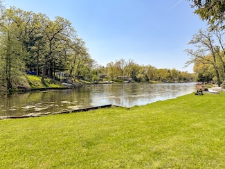 10/244 Woodhaven Dr E, Sublette, IL 61367