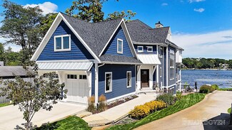 7275 Peninsula Dr NE, Rockford, MI 49341