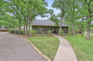 122 Santa fe Trail, Gainesville, TX 76240