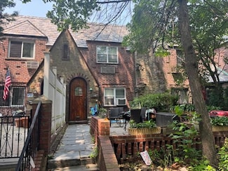 33-42 70th St, Jackson Heights, NY 11372