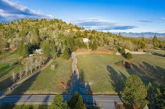 330 Kimberly Way, Grants Pass, OR 97526