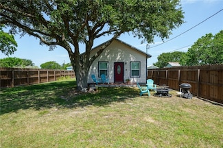 735 S Ann St, Rockport, TX 78382