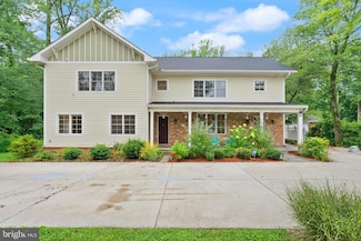 5104 Birch Ln, Annandale, VA 22003