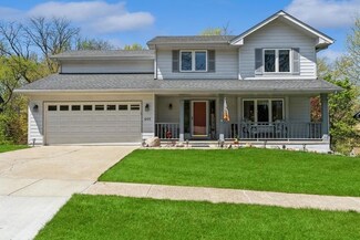 466 Edgewood Ln, Pleasant Hill, IA 50327
