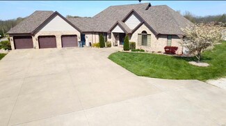 1330 W Main St, Carlinville, IL 62626