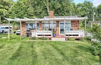 1049 Chapman Lake Dr, Warsaw, IN 46582