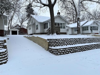 676 34th St, Des Moines, IA 50312