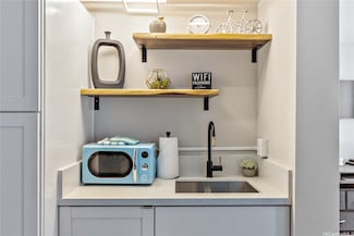 134 Kapahulu Ave Unit 700, Honolulu, HI 96815