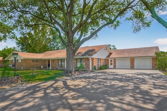 8105 Miller Dr, Hitchcock, TX 77563