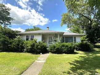 989 E Fremont St, Galesburg, IL 61401