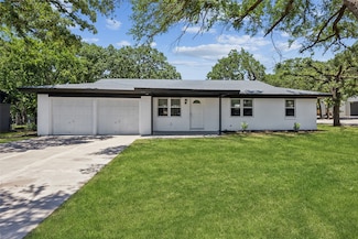 104 W Mistletoe Dr, Kennedale, TX 76060