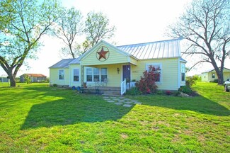 2074 W Fm 922, Valley View, TX 76272
