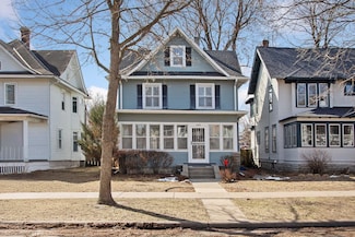 1688 Laurel Ave, Saint Paul, MN 55104