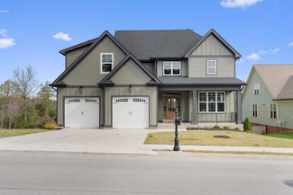 614 Lakeshore Cove Dr, Fort Oglethorpe, GA 30742