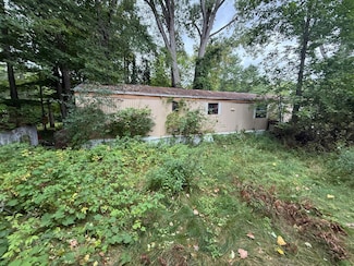 8 Elm Ave, Willsboro Point, NY 12996