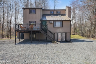 7 Hawk Mew Cir, Lake Ariel, PA 18436