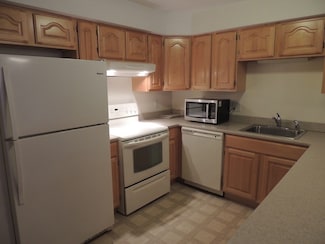 23 Greenleaves Dr Unit 109, Amherst, MA 01002