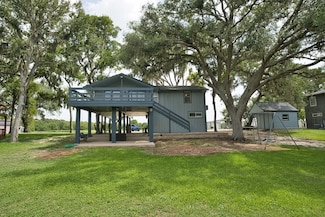 136 Private Road 652, Bay City, TX 77414