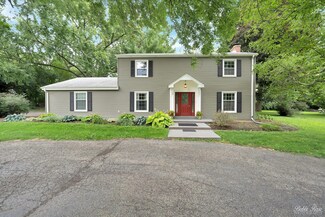 830 Winmoor Dr, Sleepy Hollow, IL 60118